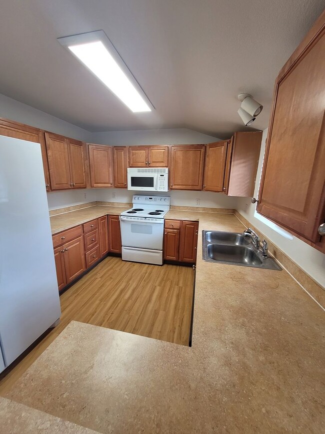 Photo - 4BD/2BA, 1850 SQ FT Duplex located in the desirable Washburne District - MOVE IN SPECIAL $500 Off!