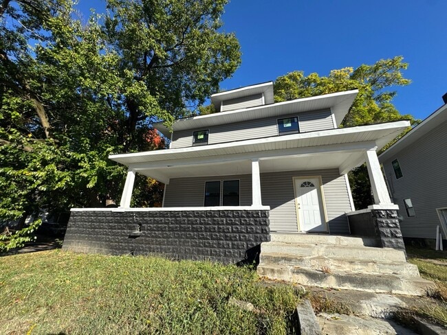 Building Photo - 236 W 29th St