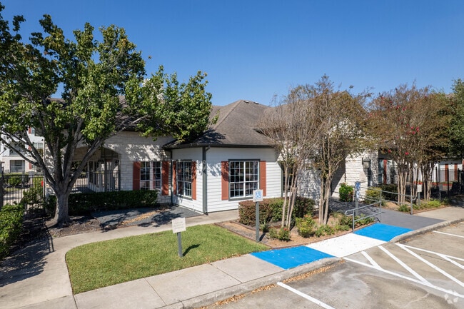 Leasing Office - Stonebridge at City Park