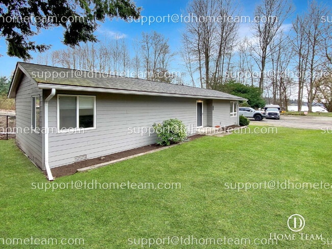 Photo - "Charming 1-Bed Waterfront Retreat with Scenic Lake Views & Pool in Kirkland!" Unit 108