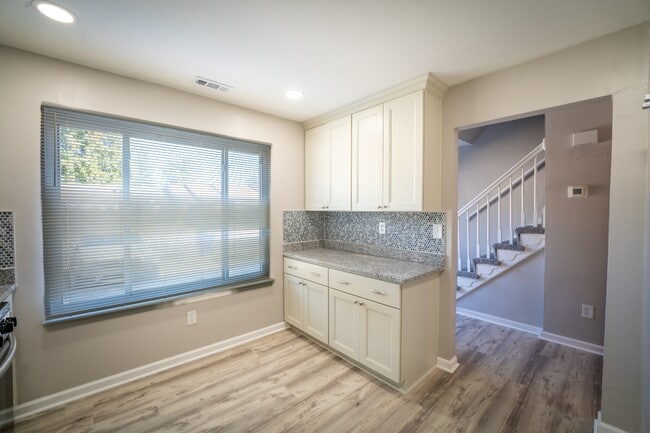 Photo - 430 Peregrine St