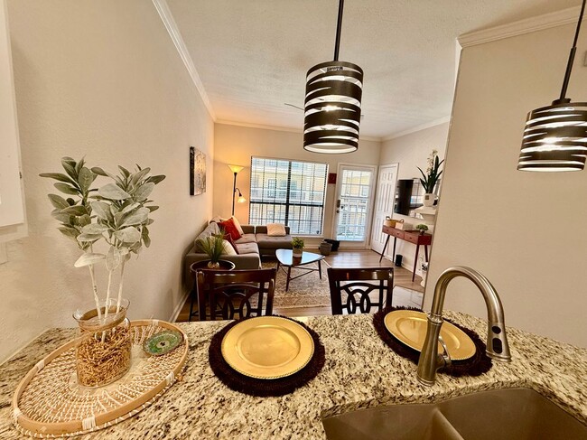 4800 W Lovers Ln Unit 111