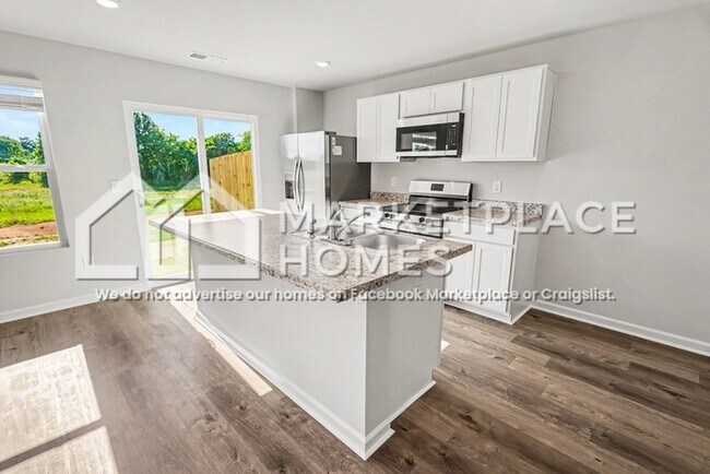 Photo - 133 River Rock St
