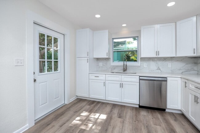 Photo - 14744 Sunset Dr