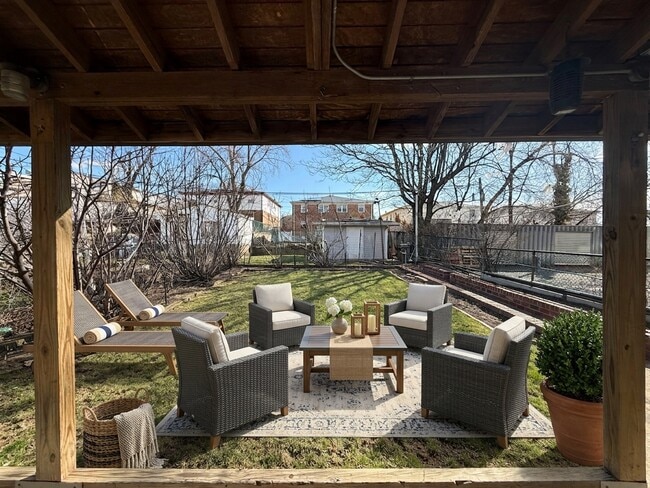 Building Photo - 14410 20th Ave Unit 1