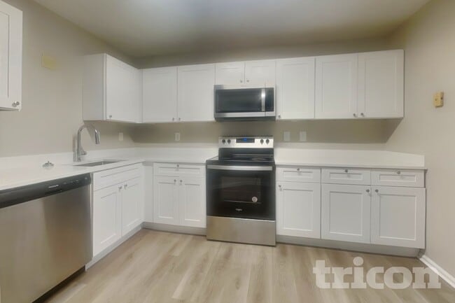 Photo - 2407 Windridge Dr NE