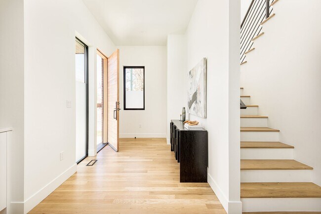 Photo - LUX 3BD, 4BA Sunnyside Home with Office and 2-Car Garage