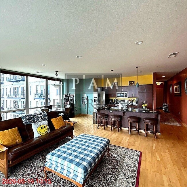Photo - 601 E Ogden Ave Unit 601