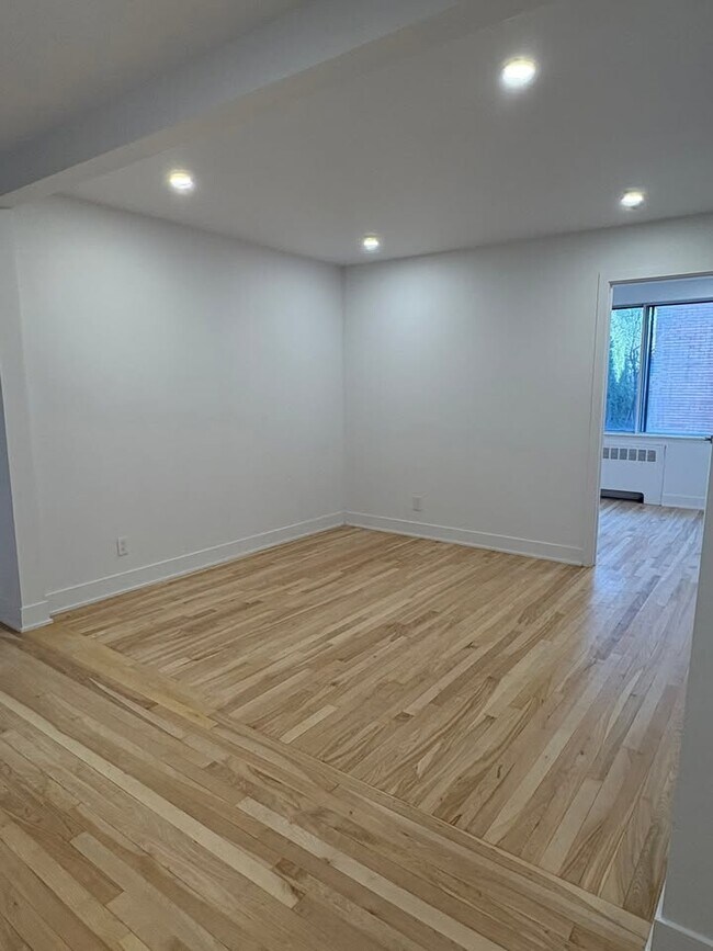 Photo - 4890 Plamondon Ave Unit 8