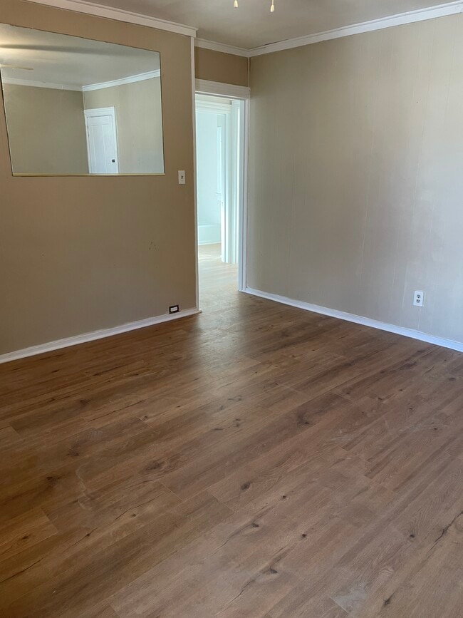 Common Room - 29 Lewis St Unit 29 lewis street Apt 2