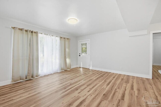 Photo - 522 S Edgewood Cir