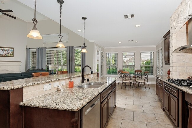 Photo - 47 Canoe Bend Dr