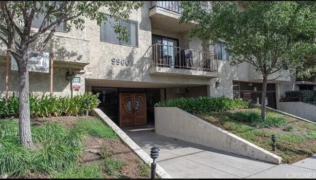 Photo - 9960 Owensmouth Ave Unidad 15