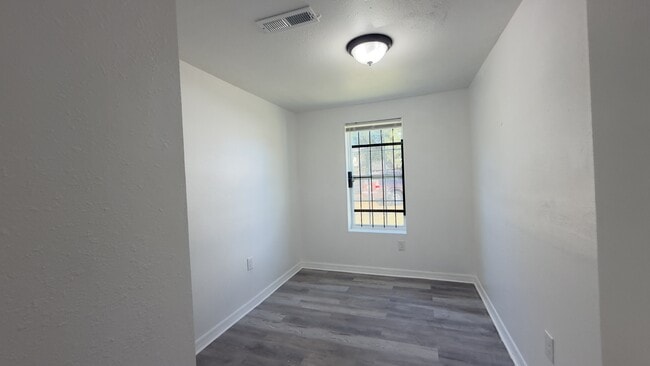 Photo - 2185 Benedict Rd