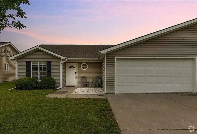 Building Photo - West Side Duplex! Rental