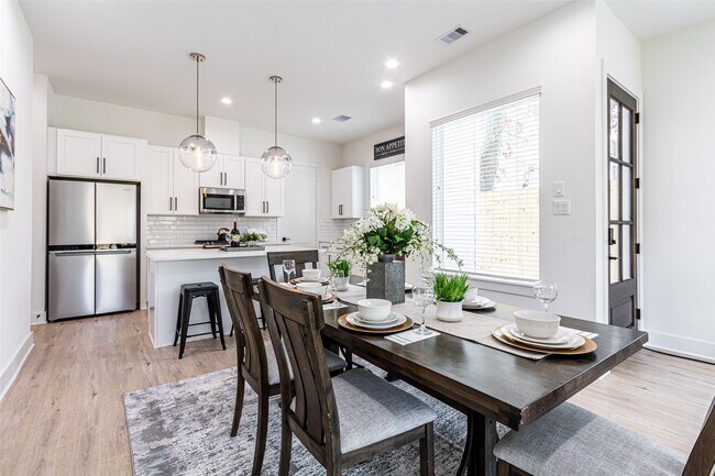 Photo - 6814 Burkett St.