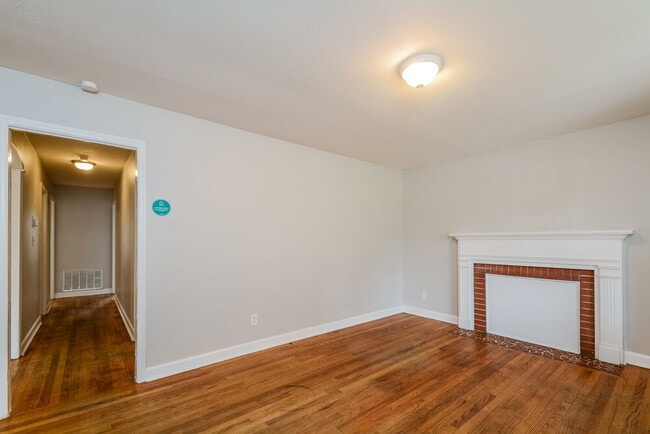 Photo - 110 E Crestview Dr