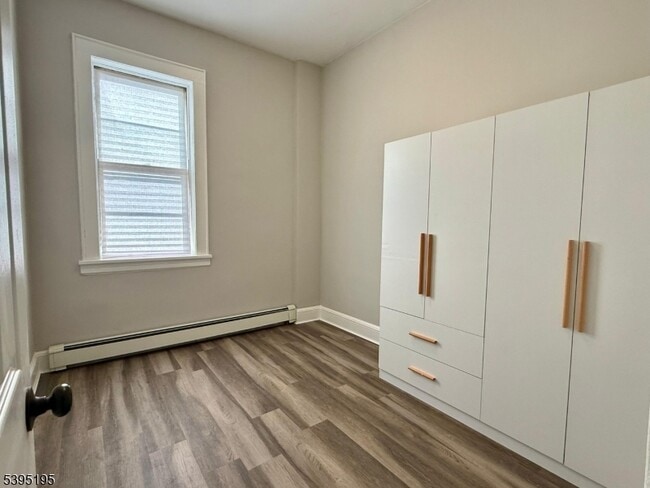 Photo - 84 Westervelt Pl