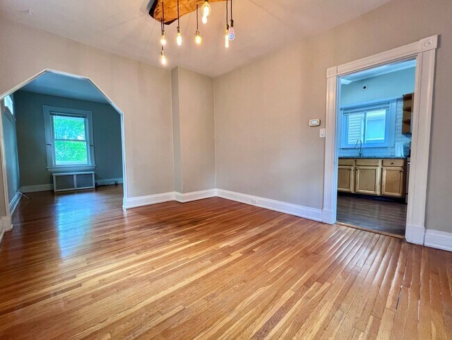 Photo - 2869 Markbreit Ave