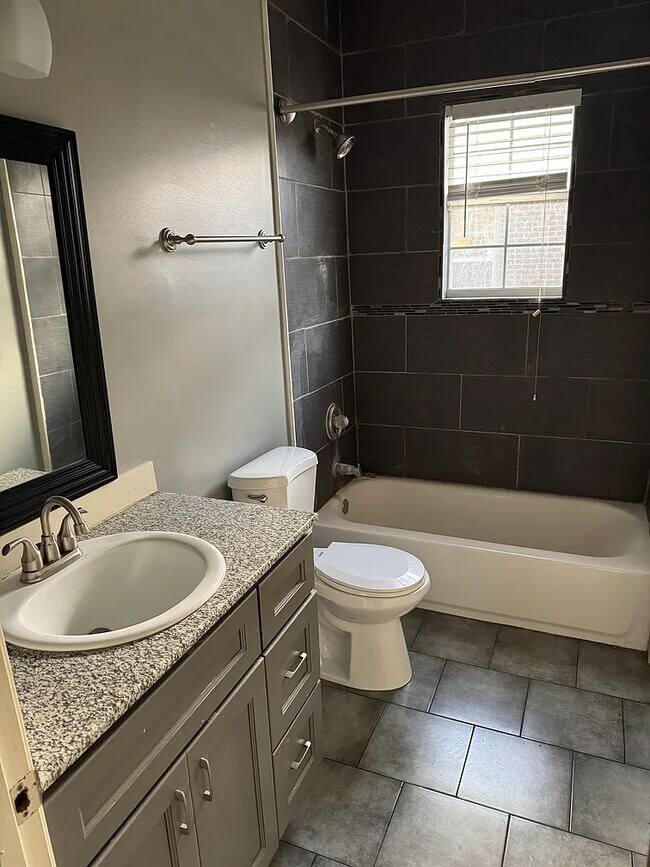 Photo - 1468 Snowden Ave