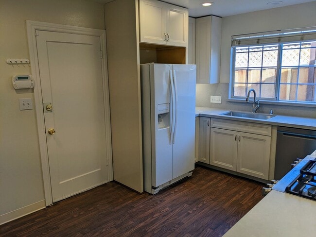 Photo - Spacious 3 Bed 1.5 Bath House Close to Val...