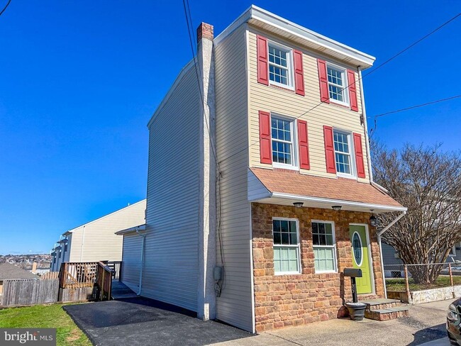 Recently Renovated 3-Bedroom, 2 Bath Bridg... - Recently Renovated 3-Bedroom, 2 Bath Bridg... House
