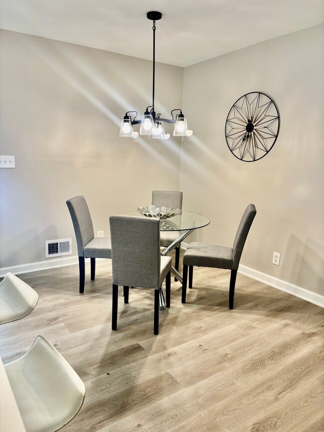 Photo - 493 Woods Dr NW