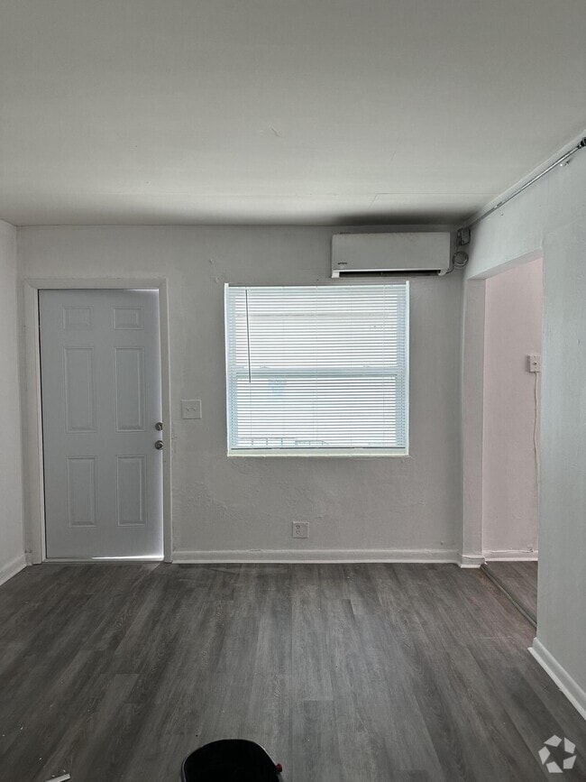 Building Photo - 815 4th St Rental
