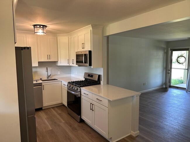 Photo - 201 Sherwood Dr