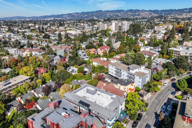 2BR, 2BA - 800SF Context