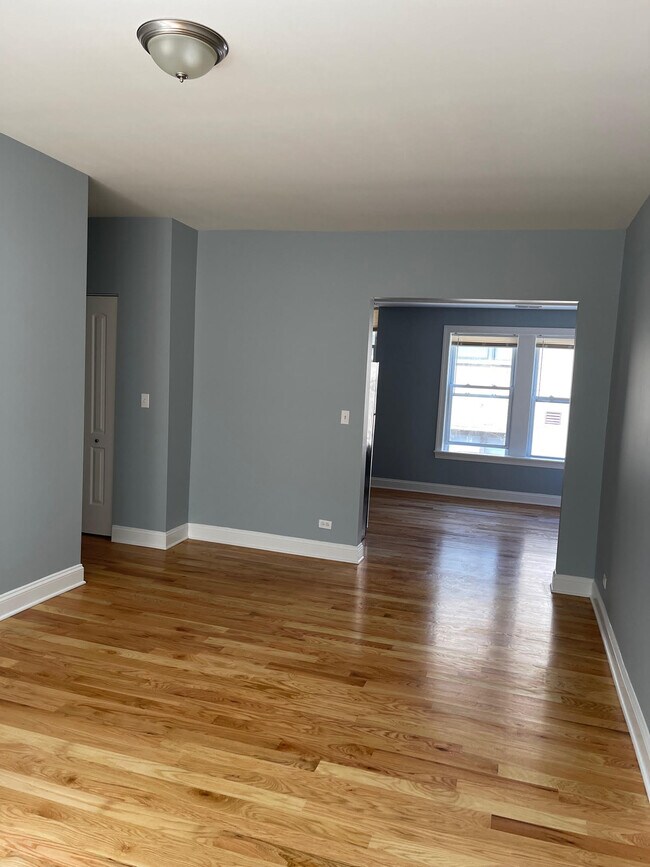 Photo - 1646 W Pratt Blvd Unit TWO BEDROOMS -  1I