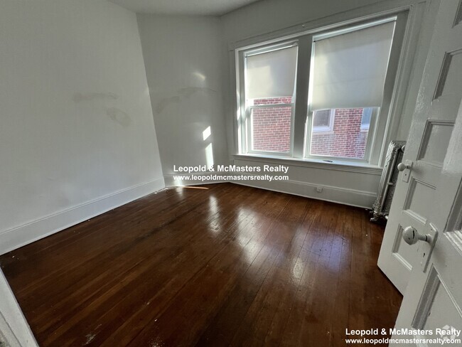 Building Photo - 146 Oxford St Unit 146-8 Rental