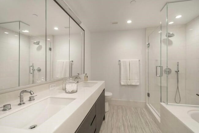 Photo - 100 Lovejoy Wharf Unit 11C