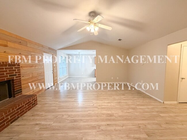 Photo - 3008 View Ln