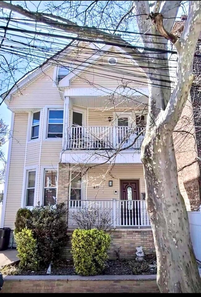 Building Photo - 425 75th St Unit 2
