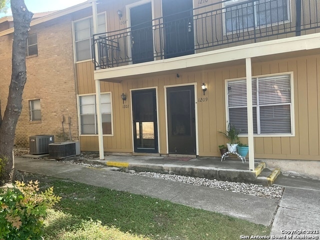 Photo - 923 Vance Jackson Rd Rental