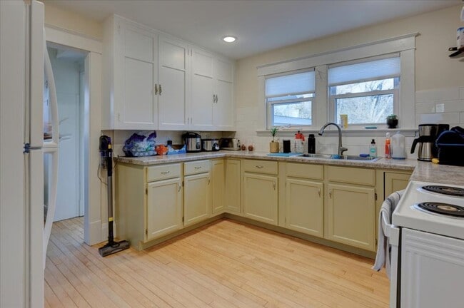 Photo - Single Family Home - 4+ Bedroom | 2 Bath