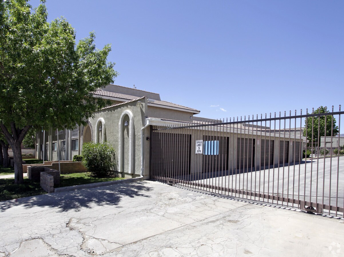 Sunridge Apartments - Sunridge Apartments