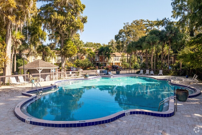 Piscina - Cypress Pointe at Lake Orlando Apartamentos