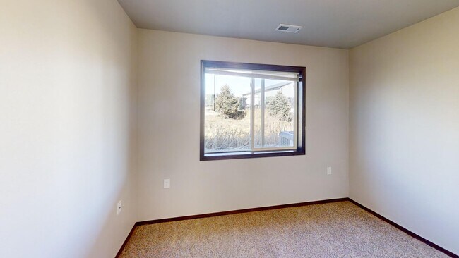 Photo - 110 Tanner Ct