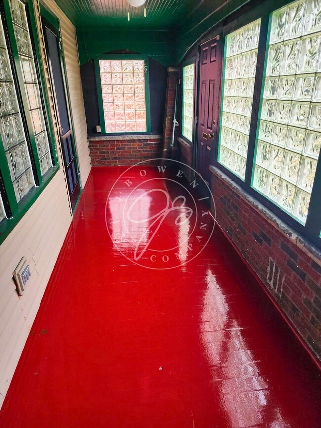 Photo - Adorable but unique 3+ bedrooms with bonus rooms! Fenced yard!