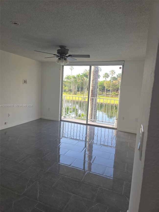 Photo - 1740 NW N River Dr Unit 326