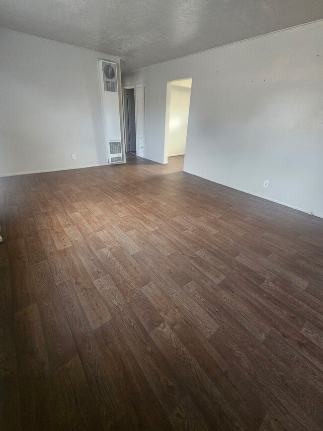 Photo - 460 N 3rd W