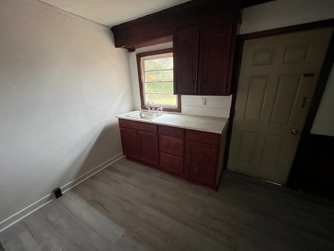 Photo - 754 Raymond Rd Unit B