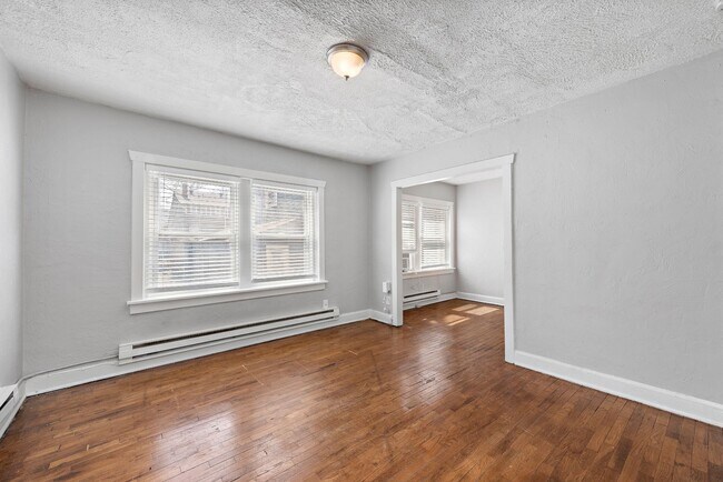 Photo - 3933 CHARLOTTE