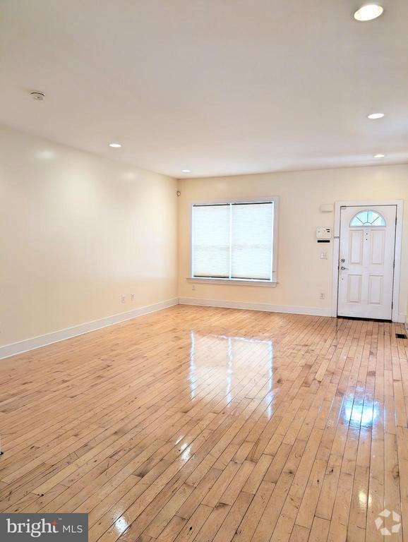 Building Photo - 1111 Wallace St Rental