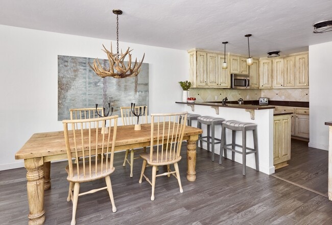 Photo - 800 S Monarch St Unidad 13