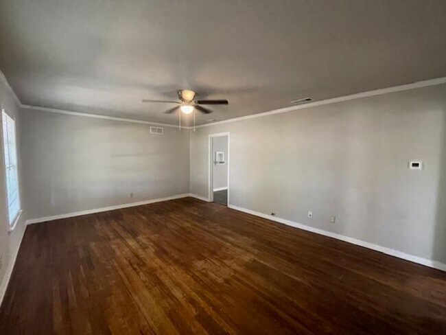 Photo - 1105 Fisher St