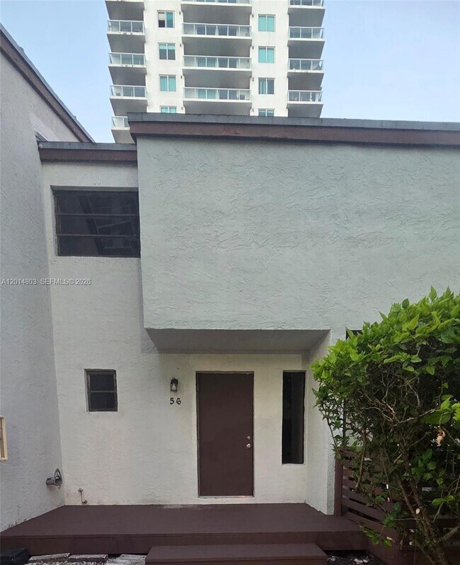 Photo - 1901 NW S River Dr