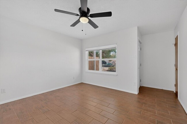 Photo - Close in West Side 2 bedroom 1.75/ba 1/cg